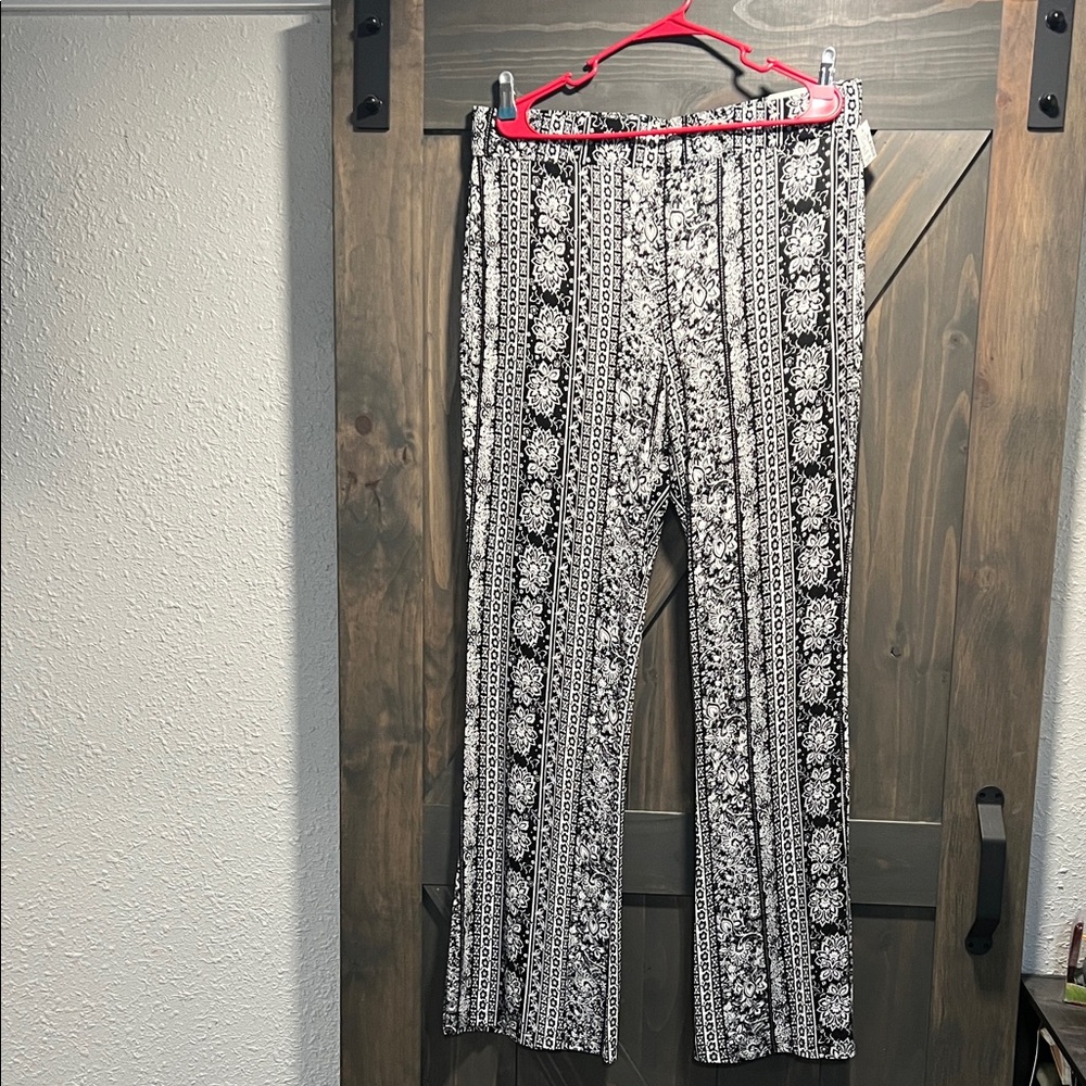 Maurices Tall Black and White Stretchy Patterned Flare Pants